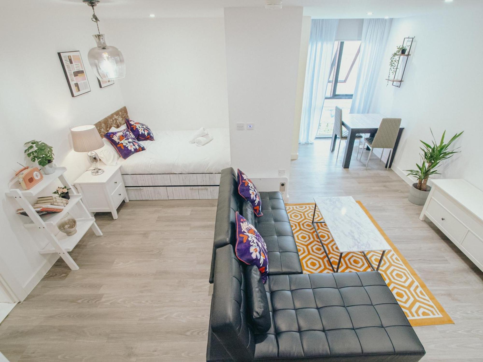 Lovely Triple In Centre Apartment *